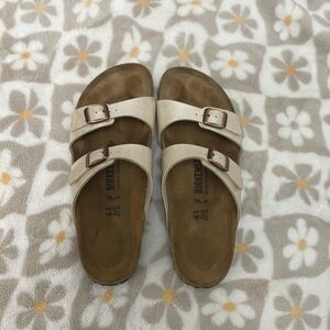Glossy Crème/Pearl Birkenstocks